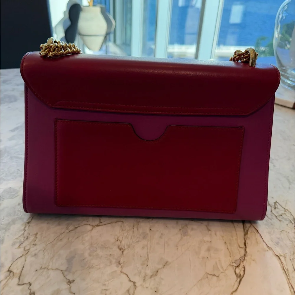 Gucci Padlock Leather Elegant Shoulder or Crossbody Bag